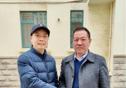 春節(jié)前夕，公司董事長到山東理工大學(xué)看望公司科技副總李德剛教授